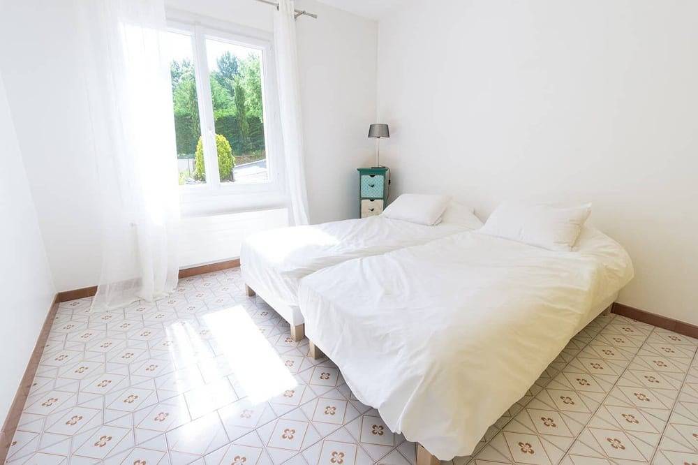 Luxury villa with a view, 15 min away from the sea in Tanneron, Draguignan Region