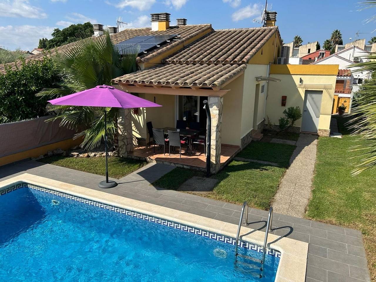 Haus Terany in l'Escala, Oberampurien