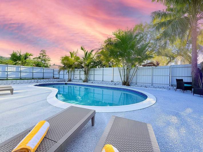 Vacation home for 10 people, with yard and pool as well as terrace in Fort Lauderdale
