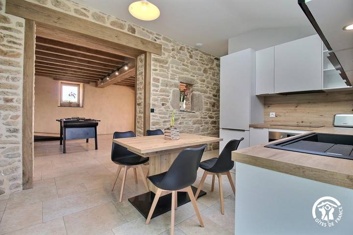 Gîte pour 10 personnes, avec Terrasse ainsi que Jardin et Vue à Questembert - 3