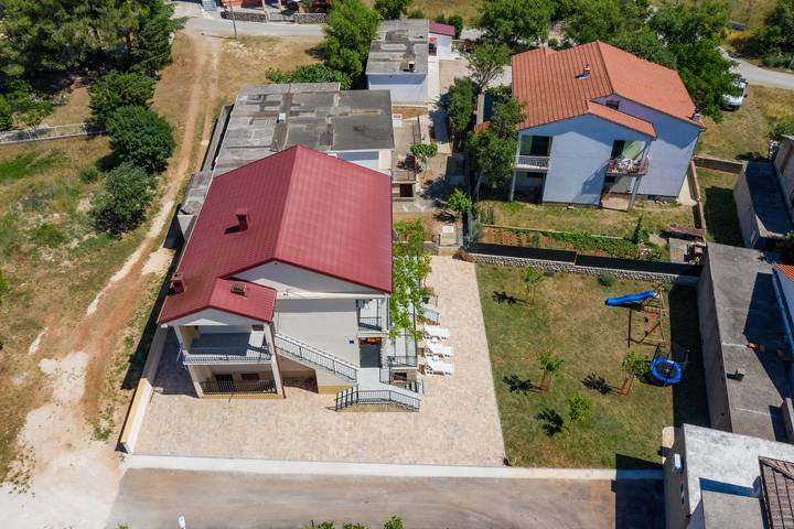 Ferienwohnung für 9 Personen, mit Terrasse und Garten in Starigrad - 3
