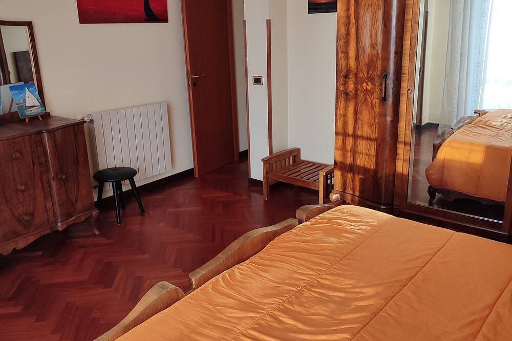 Bed and Breakfast Via Spalti 52 Vintage Triple Room  in Trapani, Provincia de Trapani