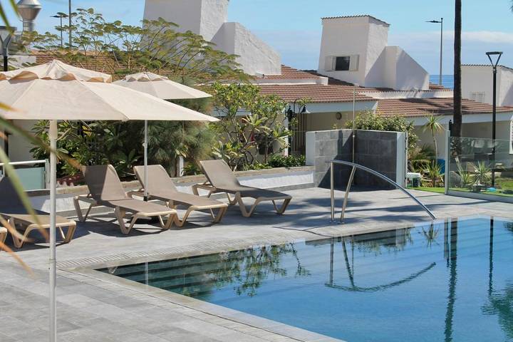 Appart’hôtel pour 2 personnes, avec piscine et jardin