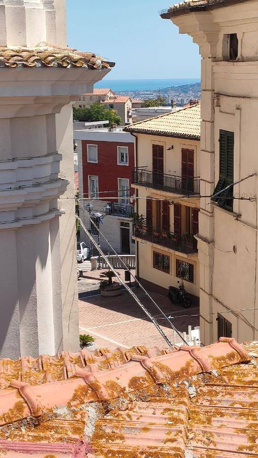 Casa vacanza per 2 persone, con panorama e balcone a Spoltore