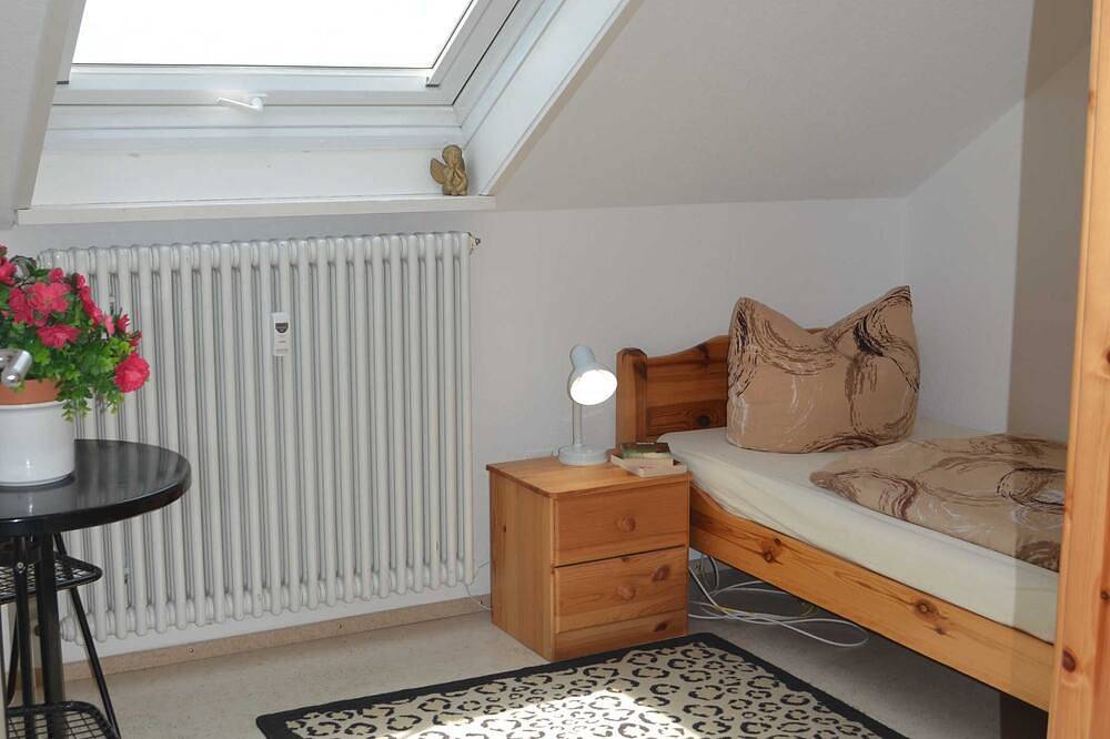 Ganze Wohnung, 3-Raum-Ferienwohnung Bechinger, Dusche/Wc, 54 qm, Dg - Haus Bechinger in Markdorf, Region Bodensee-Oberschwaben