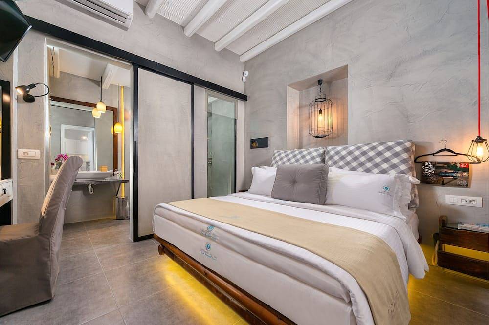 Luxury New villa just above Lindos main beach with sea view and outdoor jacuzzi in Lindos Beach, Lindos