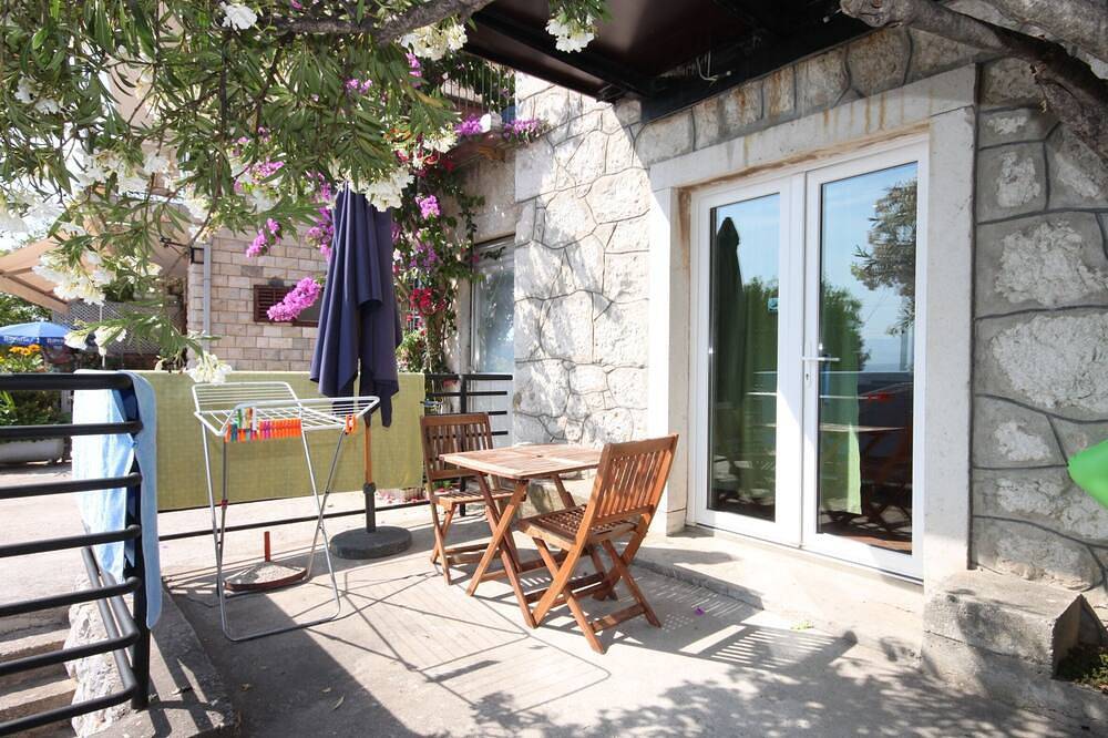 Ganze Wohnung, Studio Appartement mit Terrasse und Meerblick Gradac, Makarska in Gradac, Makarska Riviera