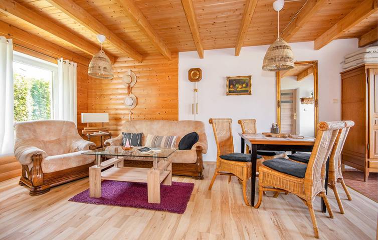 Ferienhaus für 6 Personen mit Terrasse in Powiat Sławieński