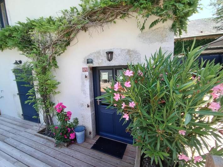 Location de vacances pour 12 personnes, avec jardin et vue, adapté aux familles dans Saint-Pierre-de-Curtille - 2