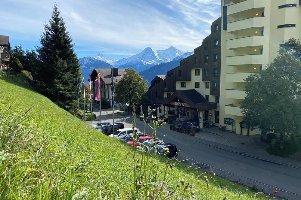 Ganze Wohnung, Apartment with great view in a 4* hotel with Pool, Sauna and Fitness  in Beatenberg, Thunersee
