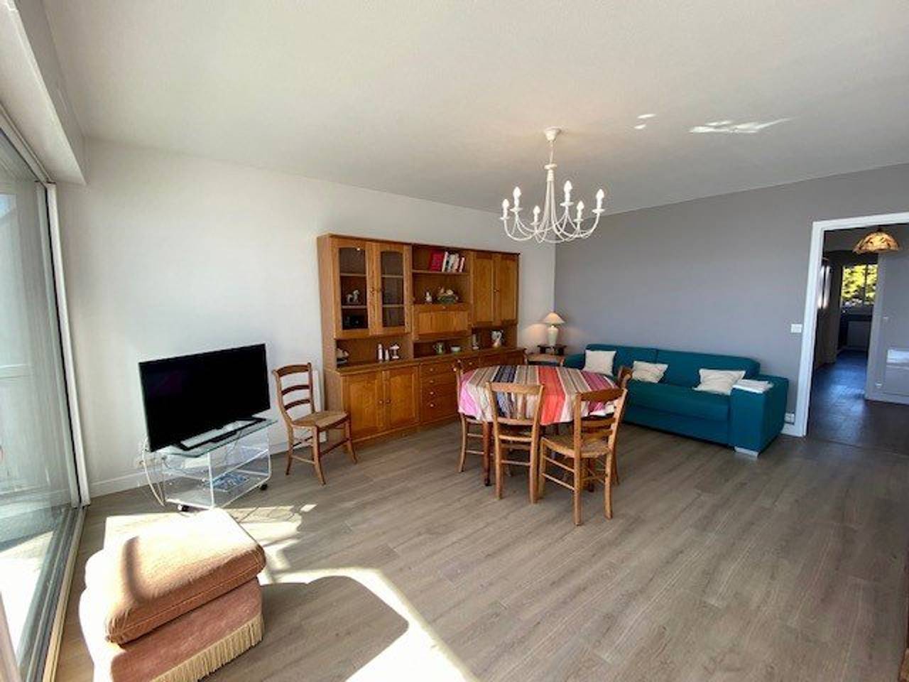 Ganze Wohnung, Quiberon - Großes 2Zi App - Südbalkon - 70m² - Strand & Zentrum - Parkplatz & Wifi in Quiberon, Côte des Mégalithes