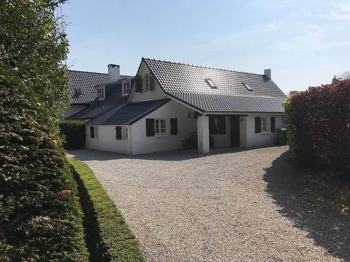 Gîte pour 12 personnes, avec jacuzzi ainsi que jardin et terrasse, animaux acceptés à Campagne-lès-Guines