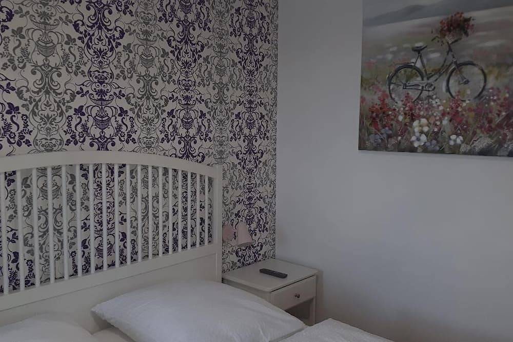 Ganze Wohnung, Gemütliches Doppelzimmer Standard für 2 Personen mit kostenfreiem Wlan in Sommerach, Fränkisches Weinland