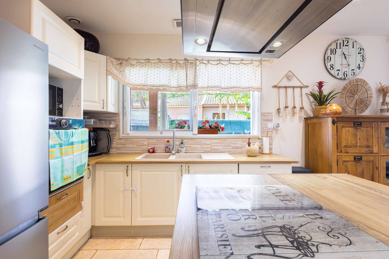 Charming ground floor villa apartment with a heated swimming pool in Cers, Côte méditerranéenne (France)