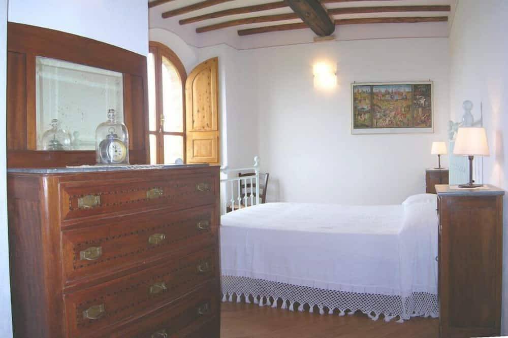 Vrijstaand huis in de heuvels van het Toscaanse landschap in Sovicille, Provincie Siena