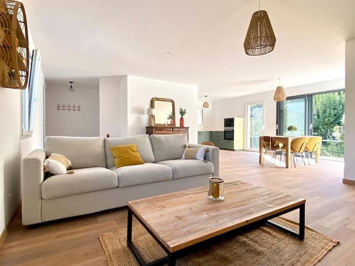 Location de vacances pour 8 personnes, avec Terrasse et Jardin ainsi que Vue sur le lac et Vue à Bessines (Deux-Sèvres)