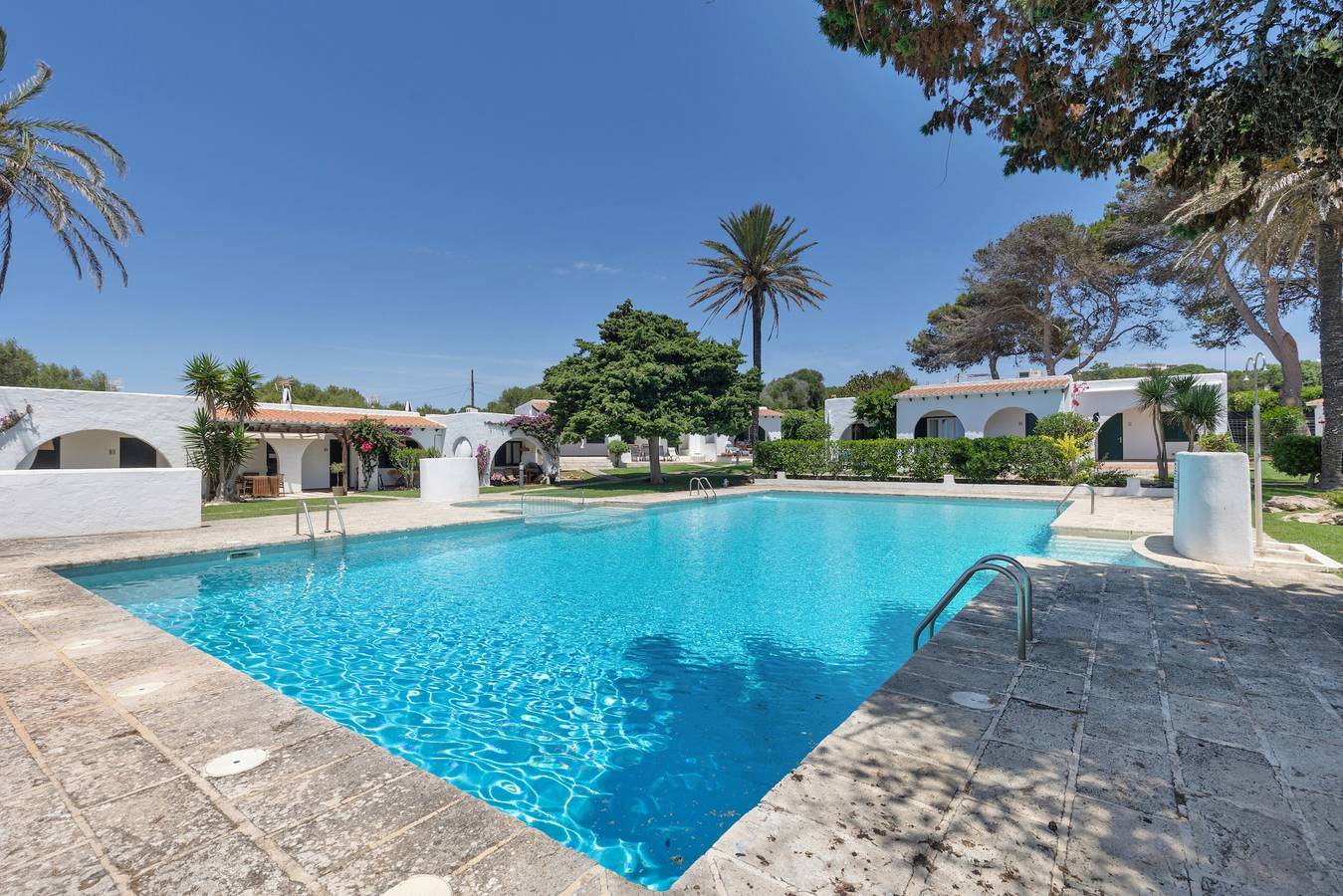 Apartment nur 25 Meter vom Meer entfernt in Binisafua, Sant Lluís