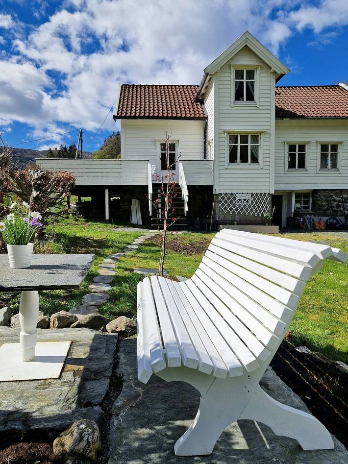 Casa de madera de 1850 junto al lago Haukelandsvannet in Bergen, Vestland
