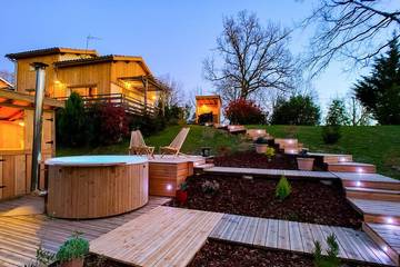 Gîte pour 4 personnes, avec jacuzzi ainsi que balcon et jardin dans le Tarn