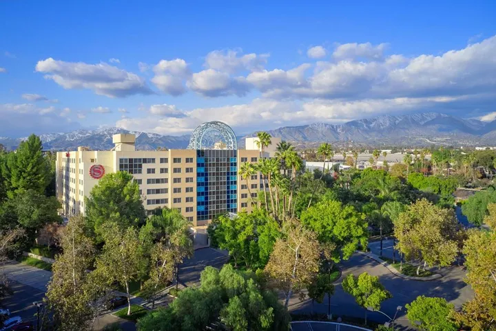 Sheraton Fairplex Suites & Conference Center in Pomona, Mount Baldy