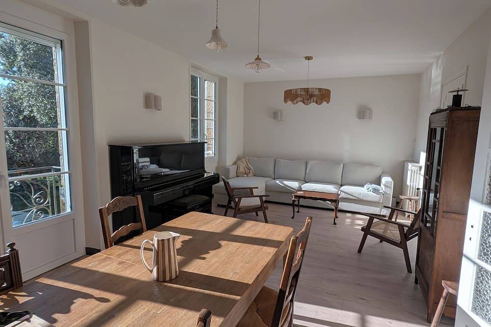 Renovated family home, large garden in town center, exceptional panorama in Avranches, Bahía del Monte Saint-Michel