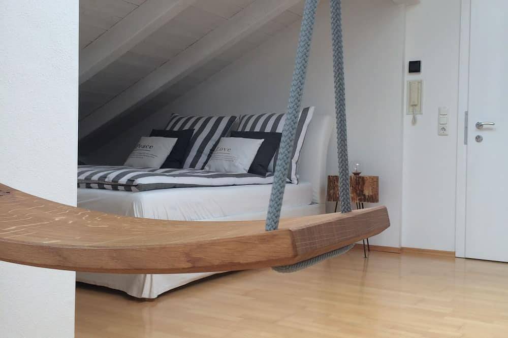 Ganze Wohnung, Chiemgau-Loft zwischen  Seenzauber und Gipfelglück -  Balkon, Garten, Badekabine in Riedering, Landkreis Rosenheim