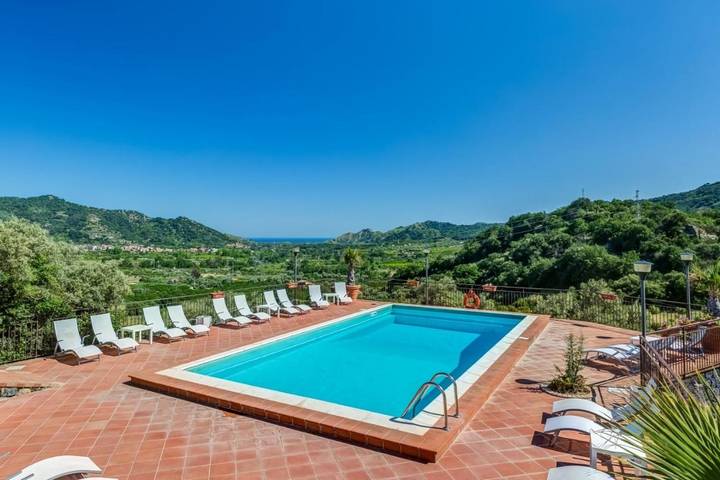 Maison de campagne pour 3 personnes, avec vue ainsi que jardin et piscine, animaux acceptés à Graniti - 3