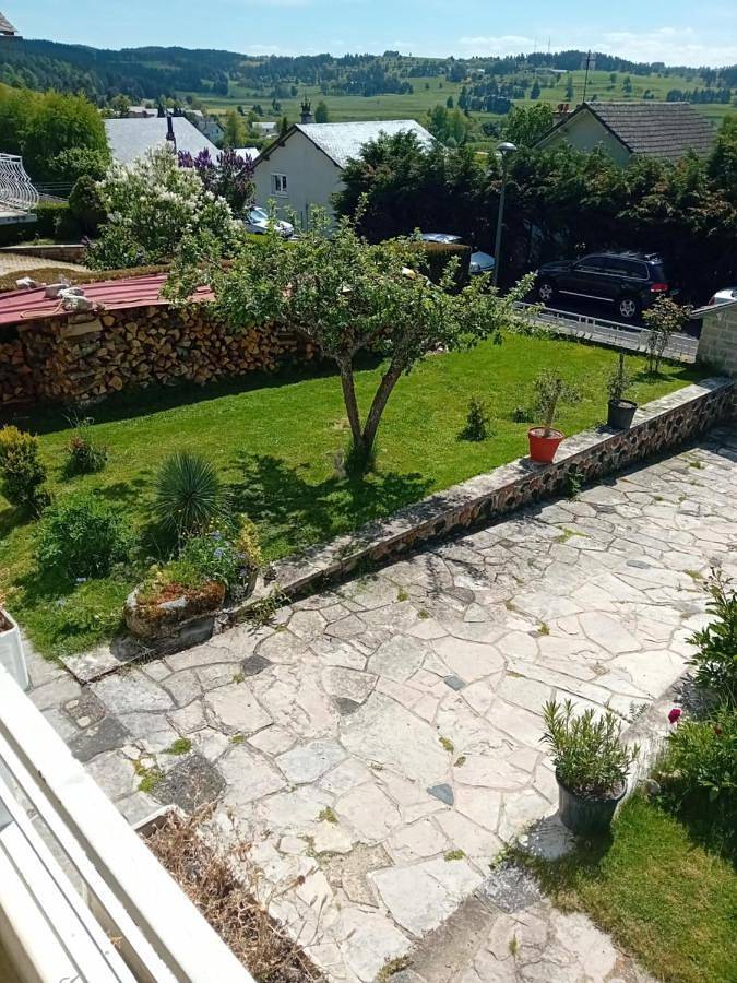 Appartement entier, Studio et espace vert et terrasse in Saint-Alban-sur-Limagnole, Région de Mende
