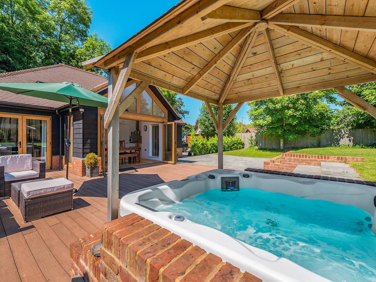 Chestnut Lodge in Greensands Ridge, Broomfield and Kingswood