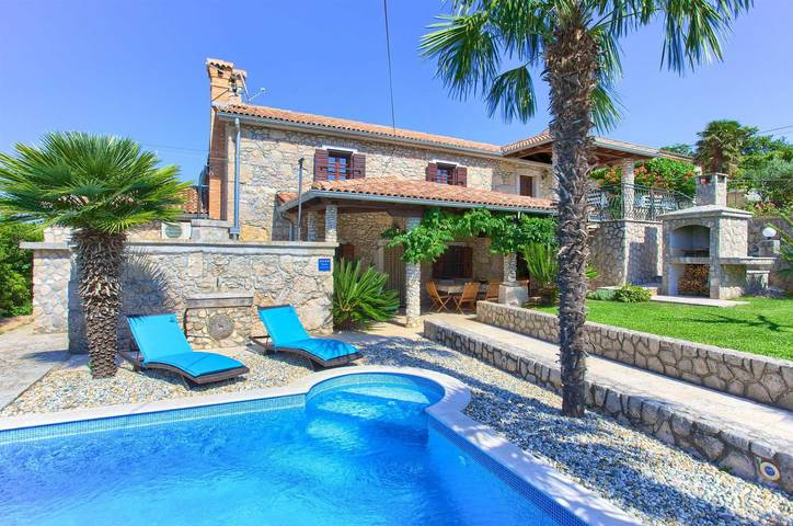 Villa for 8 people, with garden and pool - 1