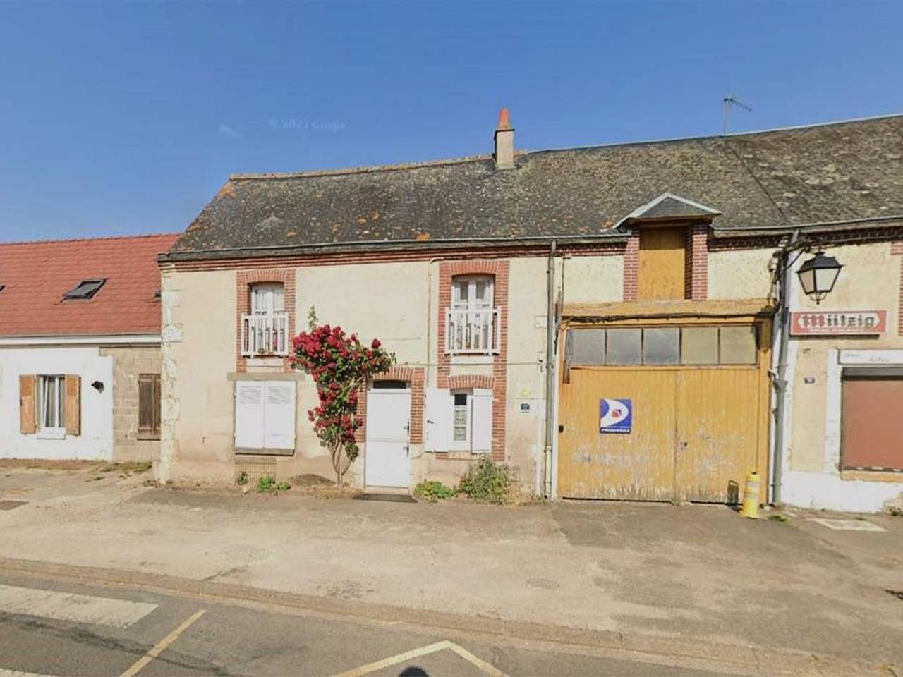 Charming 8-Person Cottage in Quaint Village Near Historic Chateaux in Saint-Hilaire-sur-Yerre, Châteaudun region