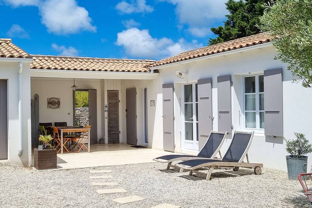 Villa on one level, at a place called La Passe in La Couarde-sur-Mer, Ile de Re