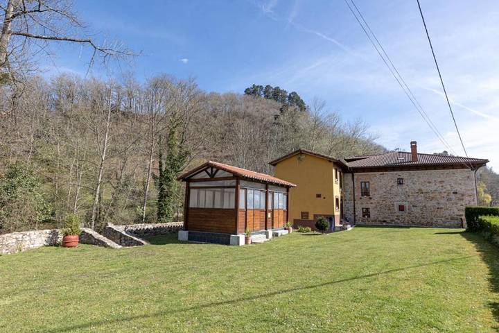 Casa rural para 13 personas, con vistas y jardín en Soto de Cangas