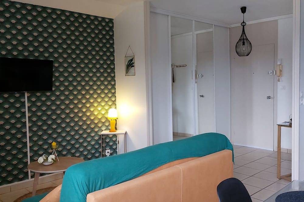 Entire apartment, Proche Commodités. Parking + Garage Fermé Inclus .résidence Calme in Sorbiers, Loire