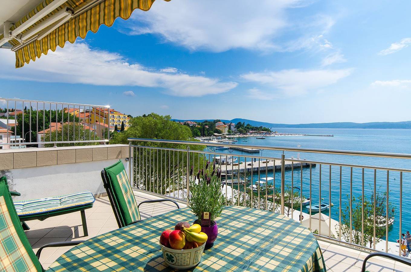 Ganze Wohnung, Atemberaubendes Apartment direkt am Meer mit privater Dachterrasse, eigener Galerie, Wifi in Selce, Primorje-Gorski Kotar