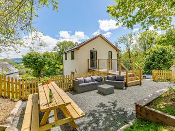Log Cabin for 4 People in Powys, Mid-Wales, Photo 4