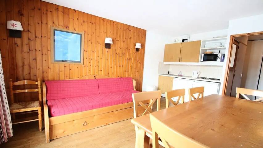 Gîte pour 7 personnes, avec piscine ainsi que vue et balcon, animaux acceptés à Puy-Saint-Vincent