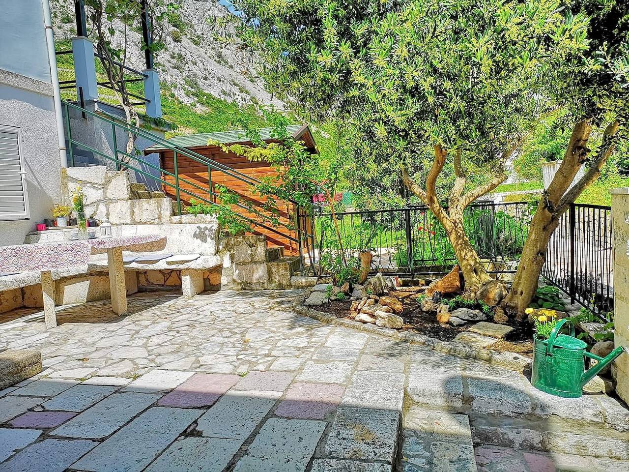 Ganze Wohnung, Olive's Apartment-Two Bedroom Apartment with Terrace in Trstenik, Peljesac