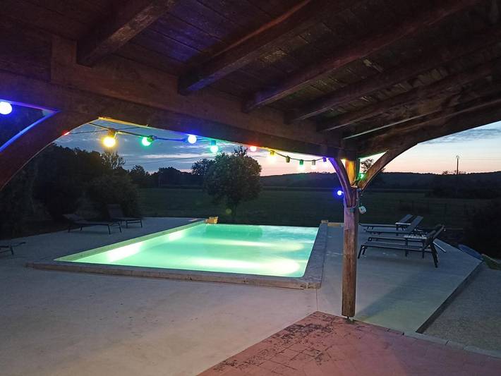 Location de vacances pour 10 personnes, avec vue ainsi que piscine et terrasse à Saint-Front-de-Pradoux - 2