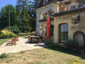 Gîte pour 4 personnes, avec vue ainsi que terrasse et piscine à Saint-Cybranet
