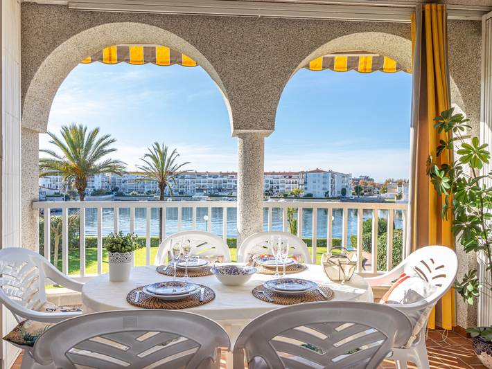 Ferienwohnung für 4 Personen, mit Kinderpool und Balkon sowie Garten und Seeblick - 1