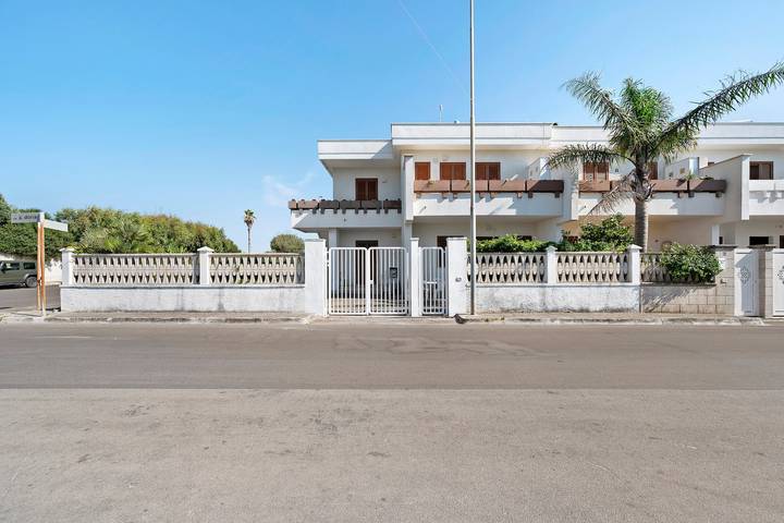 Villa 'La Dimora di Patty' met Zeezicht, Wi-Fi en Airconditioning in San Cataldo, Provincie Lecce