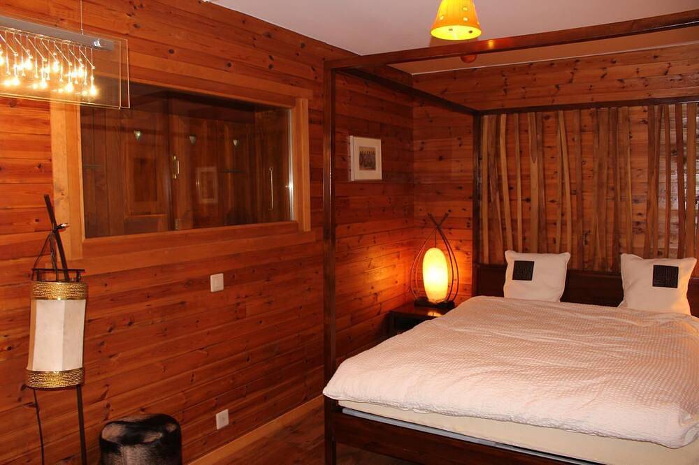 Chalet avec sauna, confortable pour 4 personnes : 1er étage : salon avec cheminée - Tv/Dvd - accès i in Grimentz, Anniviers