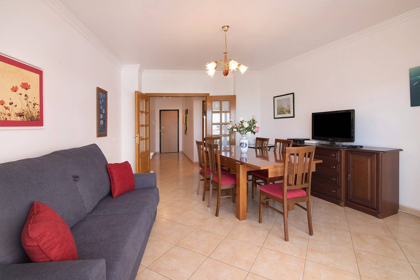 Entire apartment, Apartment 'Quarteira Beach Iii' with Balcony, Wi-Fi and Air Conditioning in Quarteira, Faro District