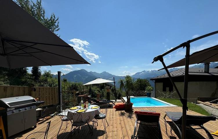 Location de vacances pour 2 personnes, avec piscine ainsi que vue et jardin à Aigueblanche - 3