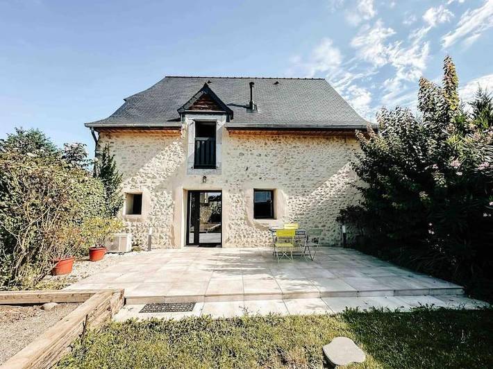 Gîte pour 5 personnes, avec terrasse et jardin à Louey