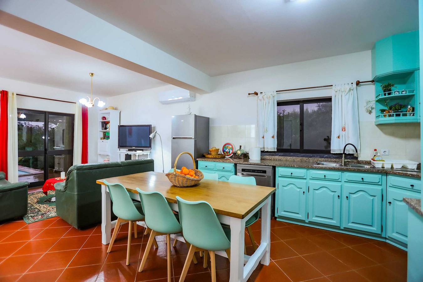 Elegant Villa in Carcavelos with Private Pool in Samuel, Coimbra District