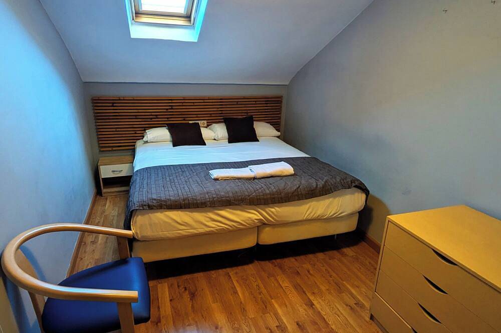 Entire apartment, Barrio de las Letras Studio in Centro (Madrid), Madrid