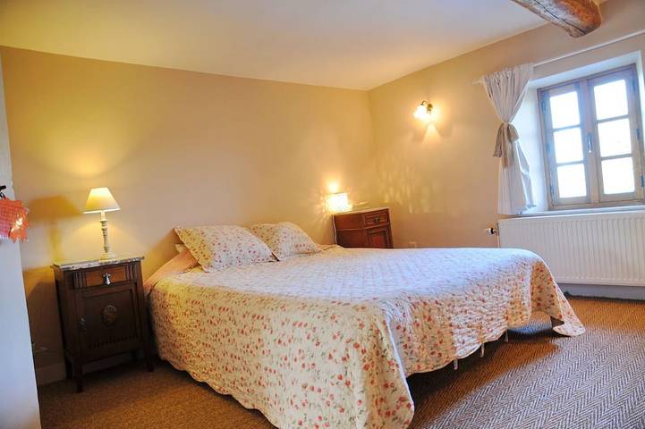 Location de vacances pour 8 personnes, avec piscine et terrasse dans Borlon - 4