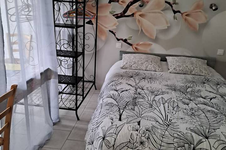 Gîte pour 2 personnes, avec terrasse et jardin dans Plage de Matha - 4